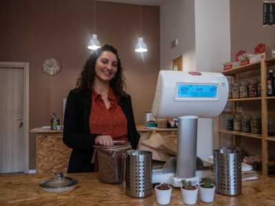 �La mia merce proviene da piccole aziende di alto livello � afferma la proprietaria del negozio, la 31enne Michela �. Ciononostante  i clienti continuano a mostrare diffidenza. E pensare che in altri paesi del mondo gli zero waste prosperano da anni e attirano moltissime persone sensibili alle tematiche dello spreco e dell�inquinamento�
